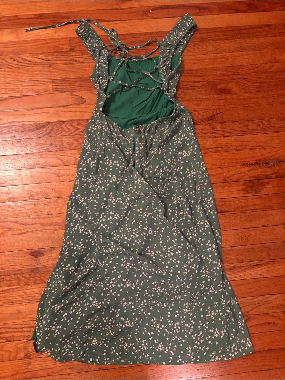 Lush Green Floral Maxi Dress with White Blossom Print - Picture 3 of 3